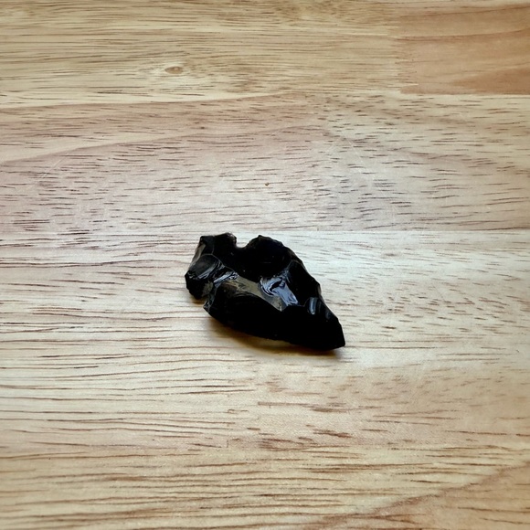 Black Obsidian Arrowhead - Picture 5 of 5